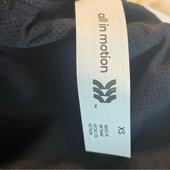 All in Motion Black Cropped Top XS NWT‎ - Picture 7 of 9